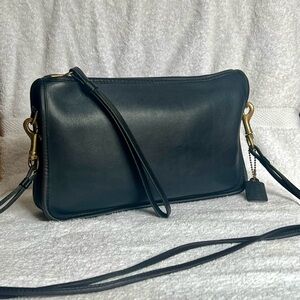 VINTAGE COACH NAVY BLUE BASIC BAG MADE IN NEW YORK CITY, USA